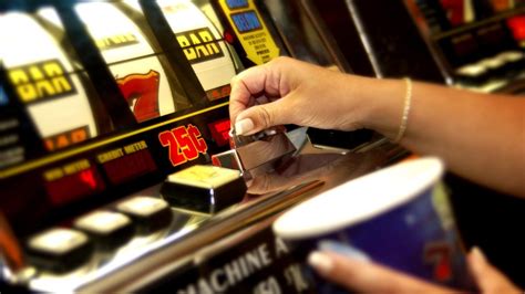 Labor to slash pokie numbers and back a mandatory cashless gaming t.